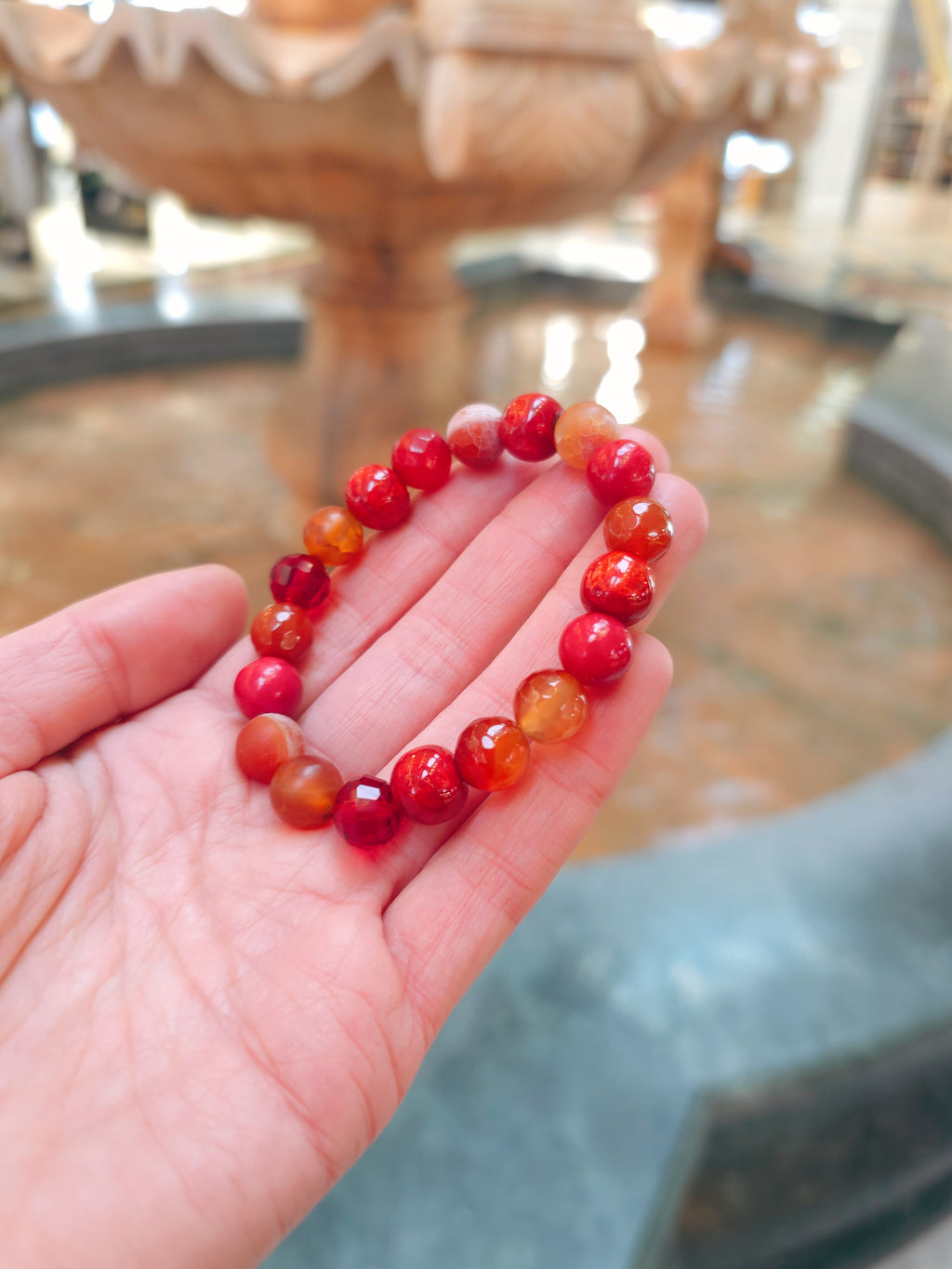 Pulsera de cuentas mixtas en rojo y naranja intenso