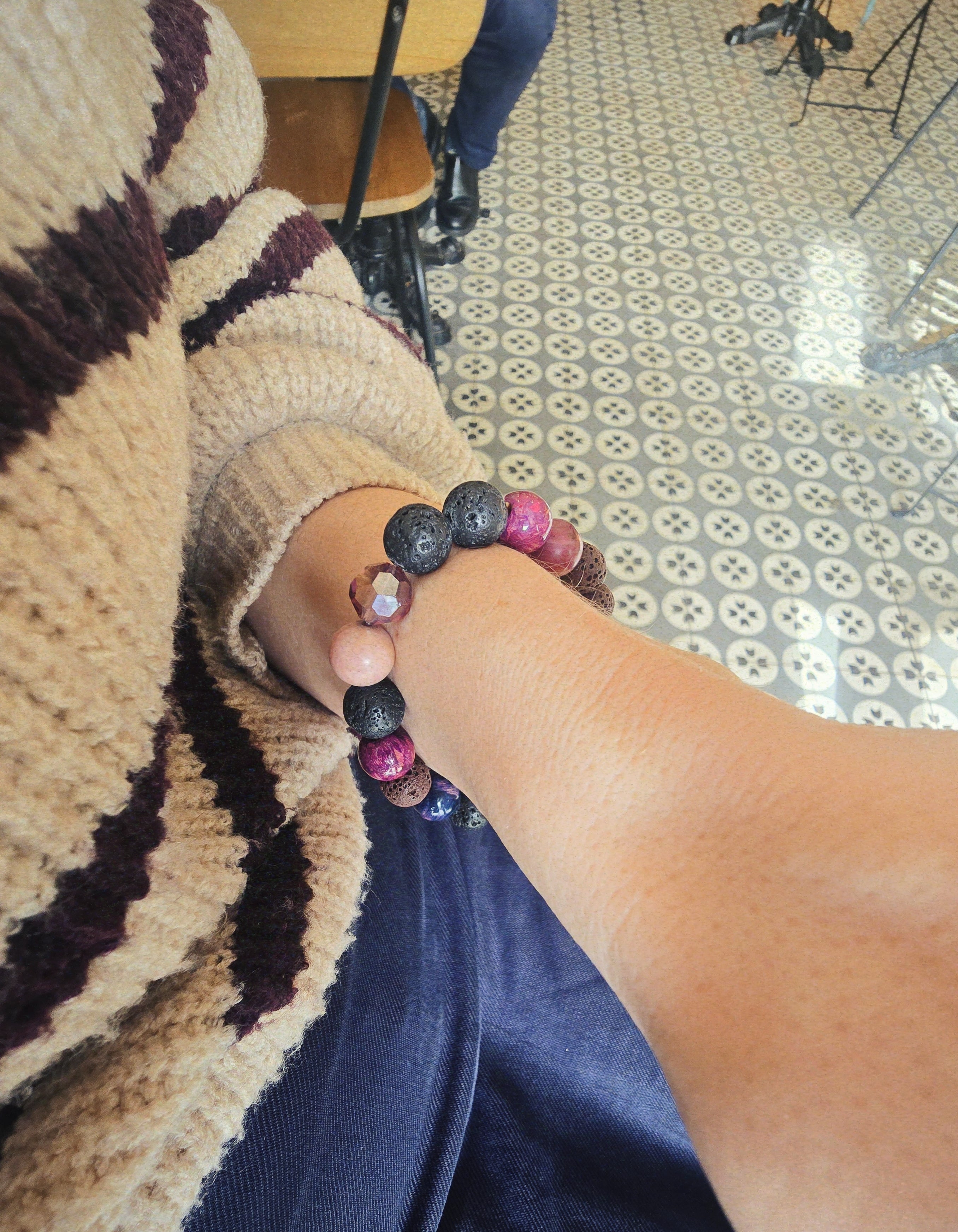 Multicolor beads fun bracelet in pinky brown tones