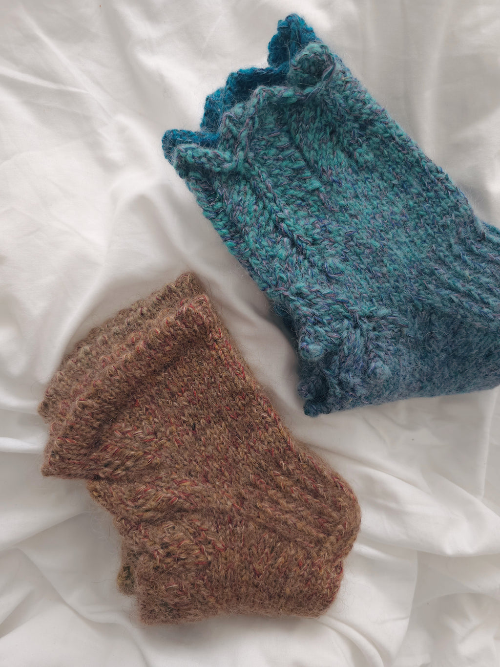 Bēšas, adītas sieviešu zeķes. Pēdas garums 24cm