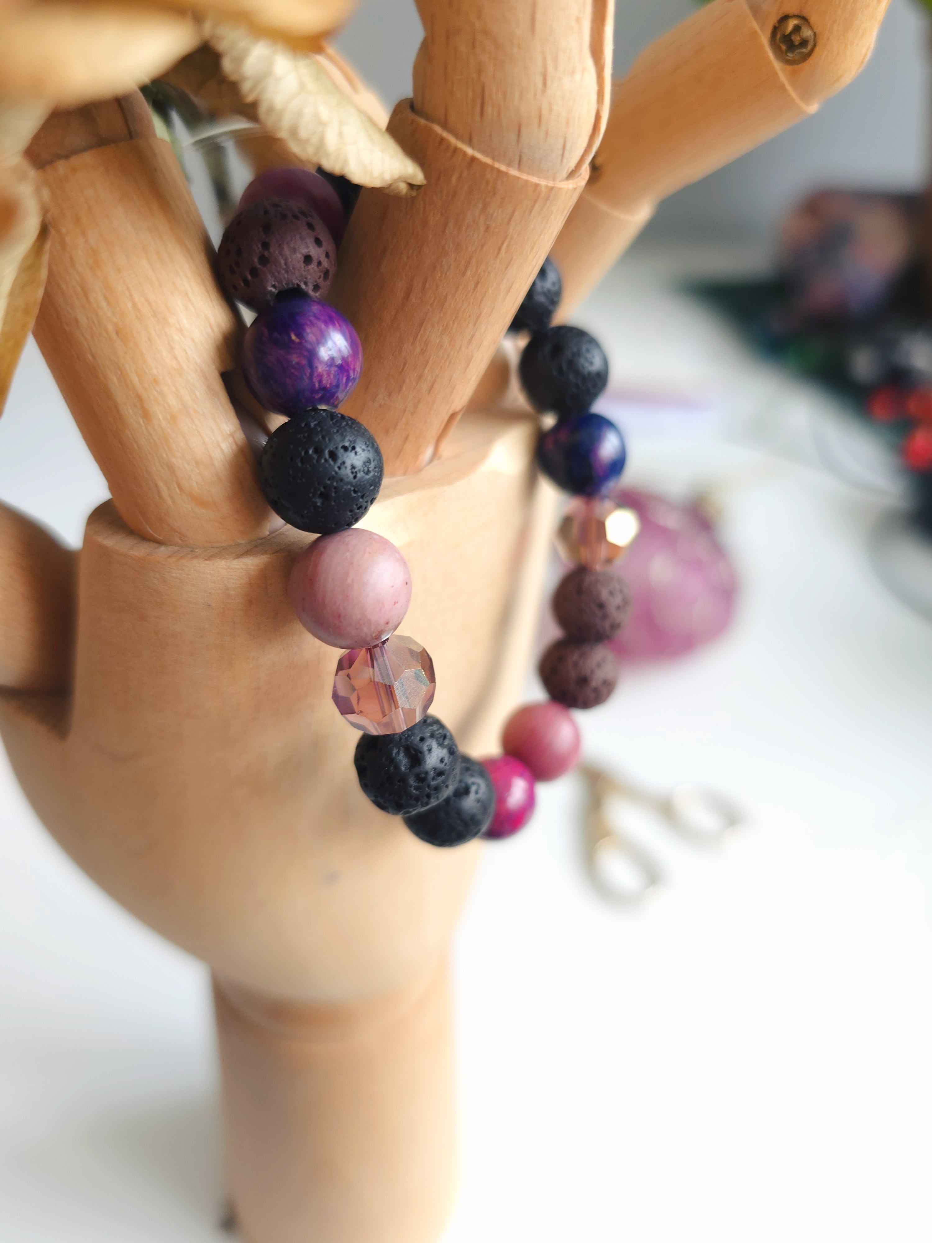 Multicolor beads fun bracelet in pinky brown tones