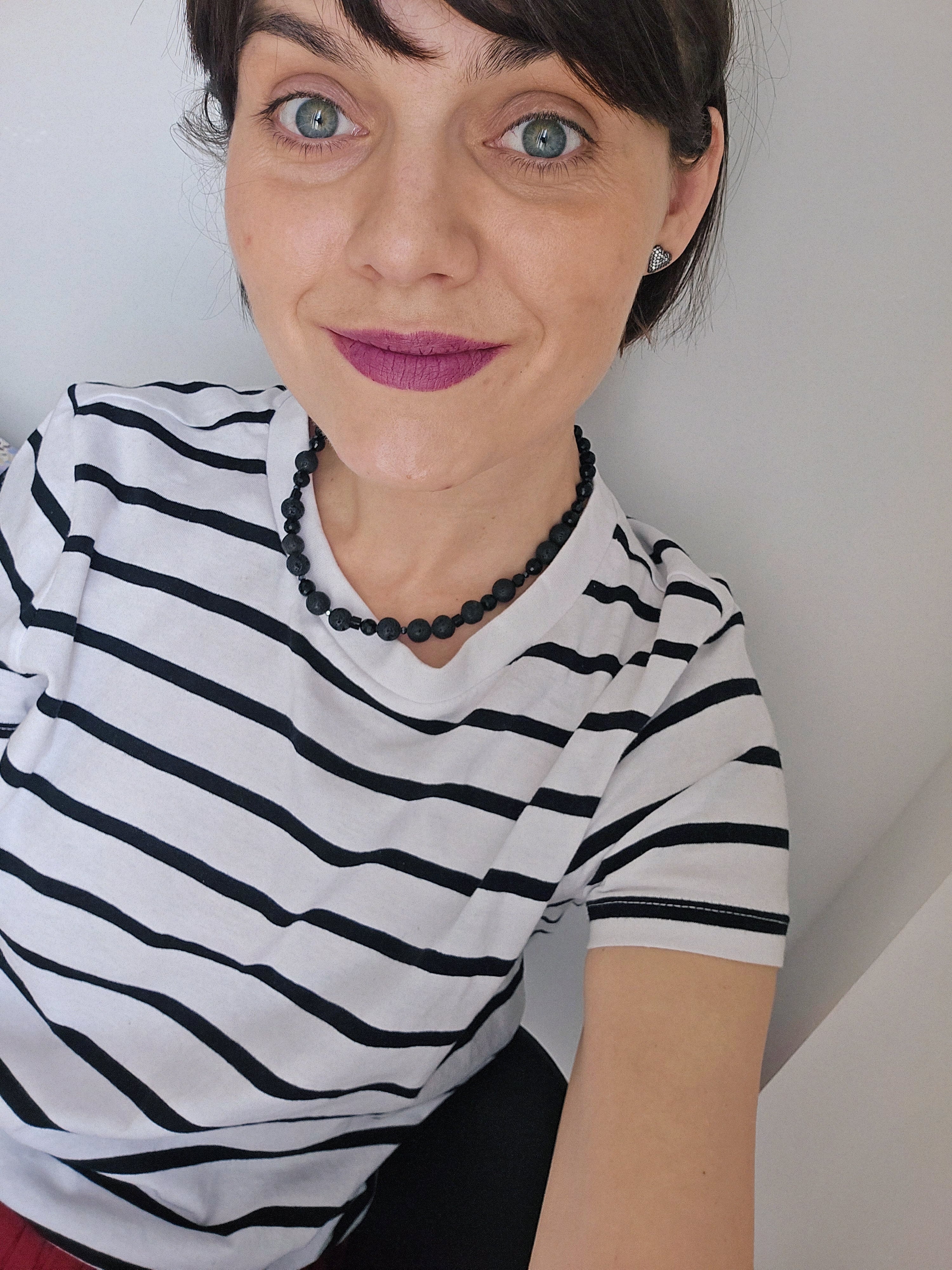 Pusnakts melnās lavas  un stikla kristālu krelles