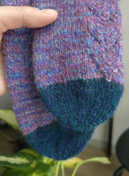 Violet knitted woolen socks with blue toe. Foot size 26cm